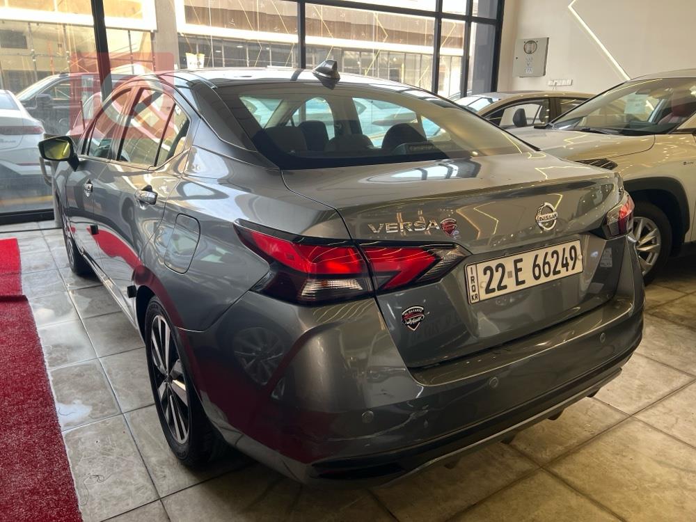 نيسان فيرسا